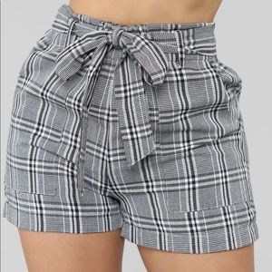 Feelin’ Plaid Tie Waist shorts - Fashinova